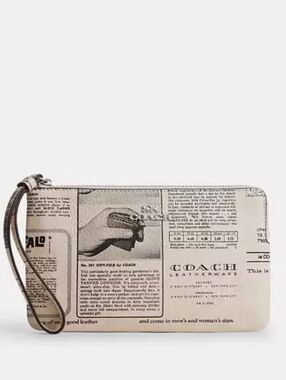 Nwt Coach Newspaper Print Large Corner Zip Wristlet